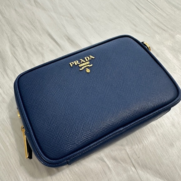 Prada mini  saffiano camera bag - Picture 13 of 16